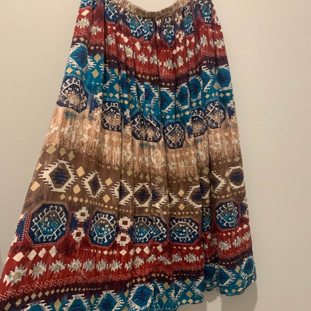 Long pleaded tribal print maxi skirt